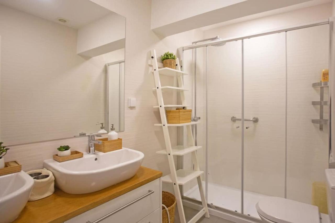 Magnificent 1 Bedroom Apartment With Views Over The Ocean Costa de Caparica Buitenkant foto